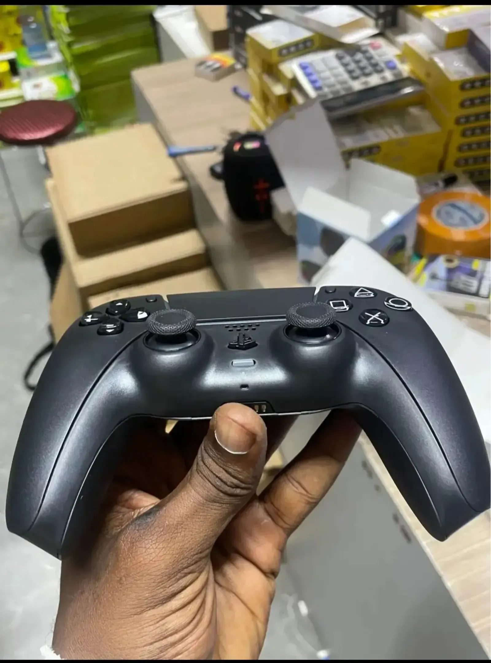 Gallery Photo 5 - Marketplace | Manette Ps5, Akanda, Libreville, Gabon | Electronics & Media  > Video Games & Consoles