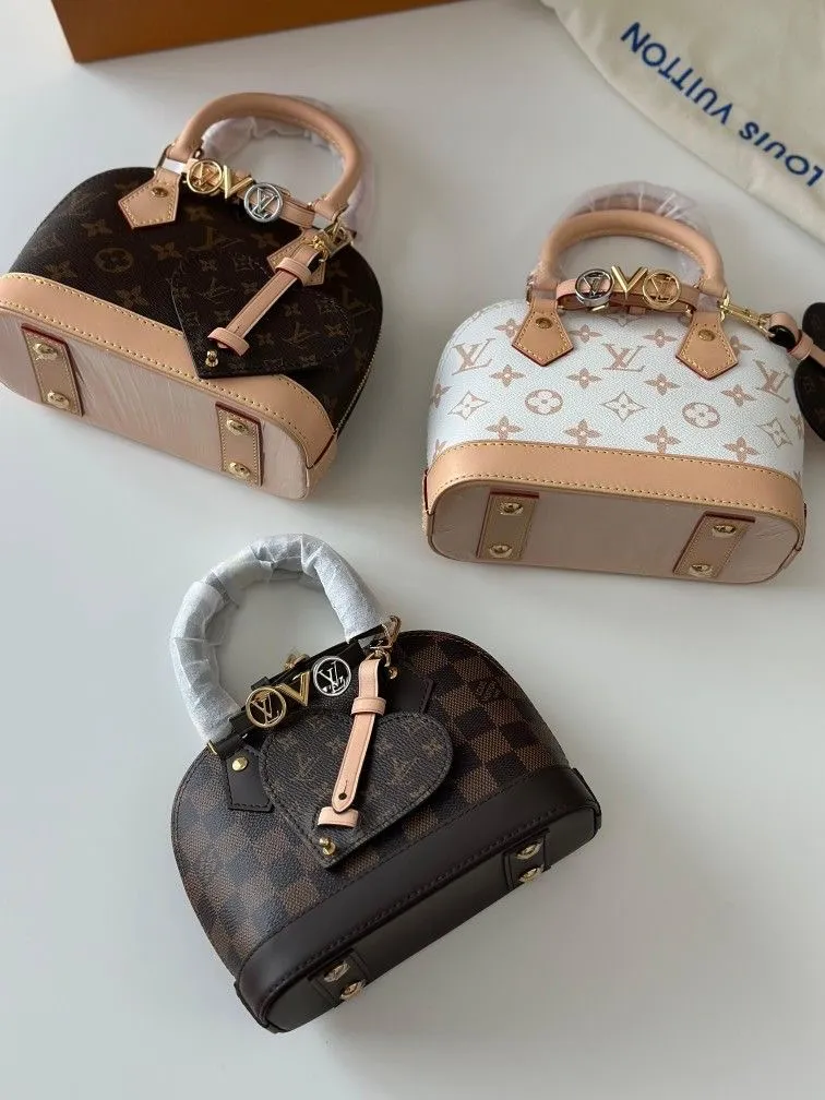Main Photo - Marketplace | Bags, Simbock, Yaoundé, Cameroon | Clothing, Shoes, & Others  > Women's clothing