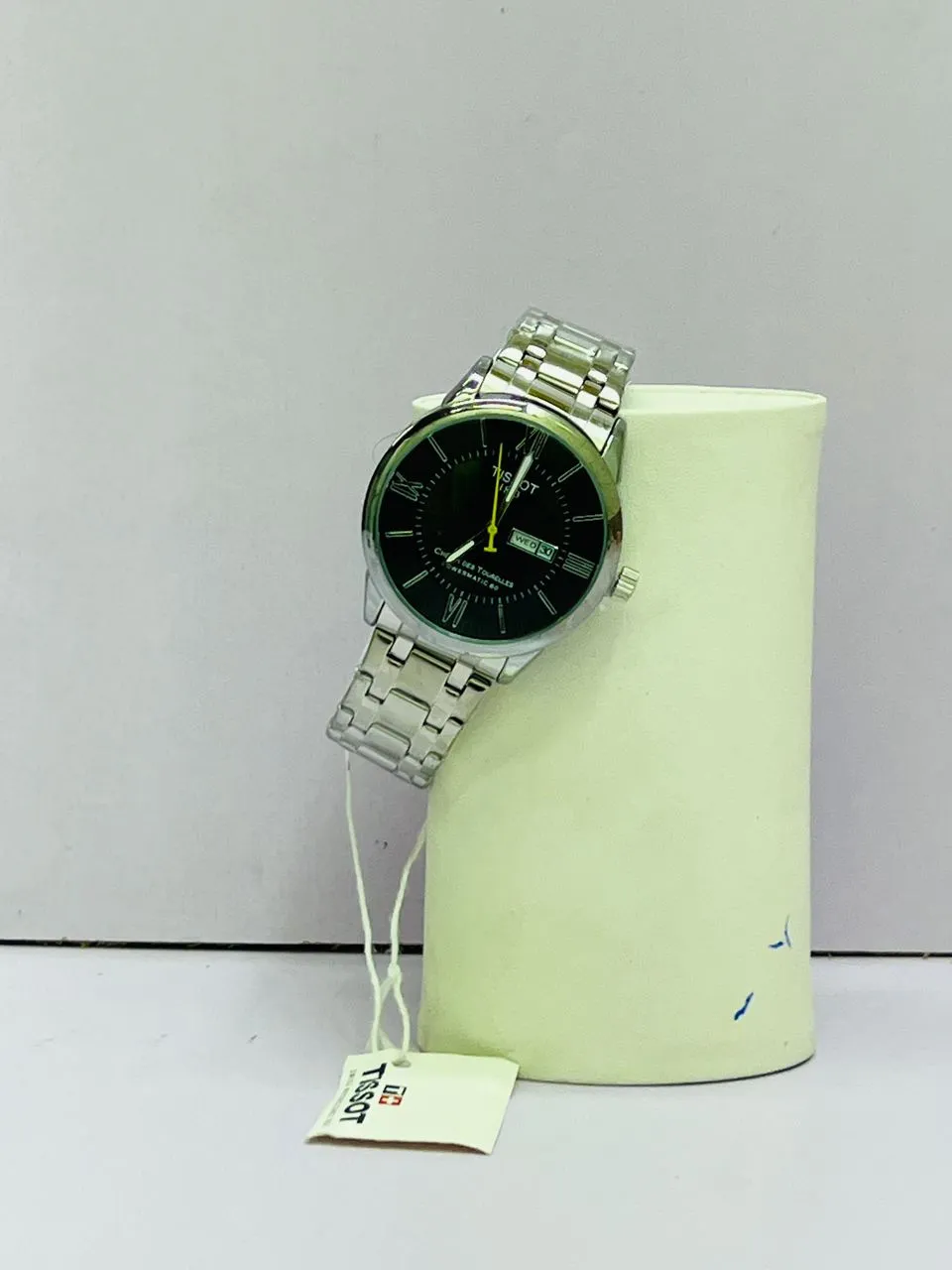 Gallery Photo 2 - Marketplace | Montre, Akwa-douche, Douala, Cameroon | Electronics & Media  > Other Electronics & Media