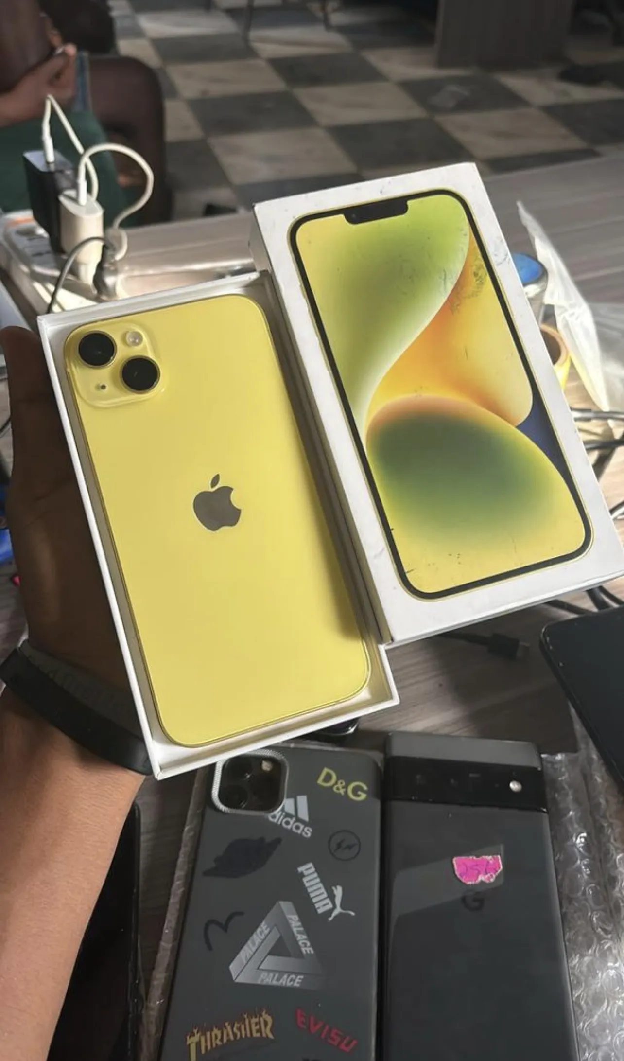 Gallery Photo 3 - Marketplace | Iphone 14 Pro Max, Simbock, Yaoundé, Cameroon | Electronics & Media  > Cell phones & Accessories