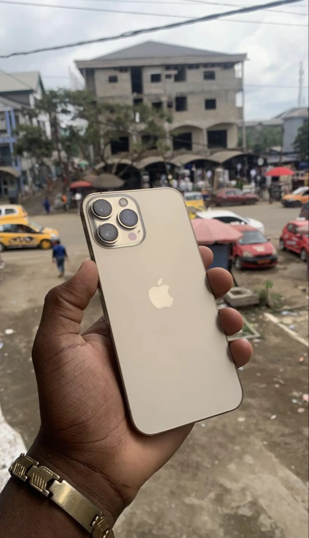 Gallery Photo 2 - Marketplace | 13 Pro Max, Simbock, Yaoundé, Cameroon | Electronics & Media  > Cell phones & Accessories