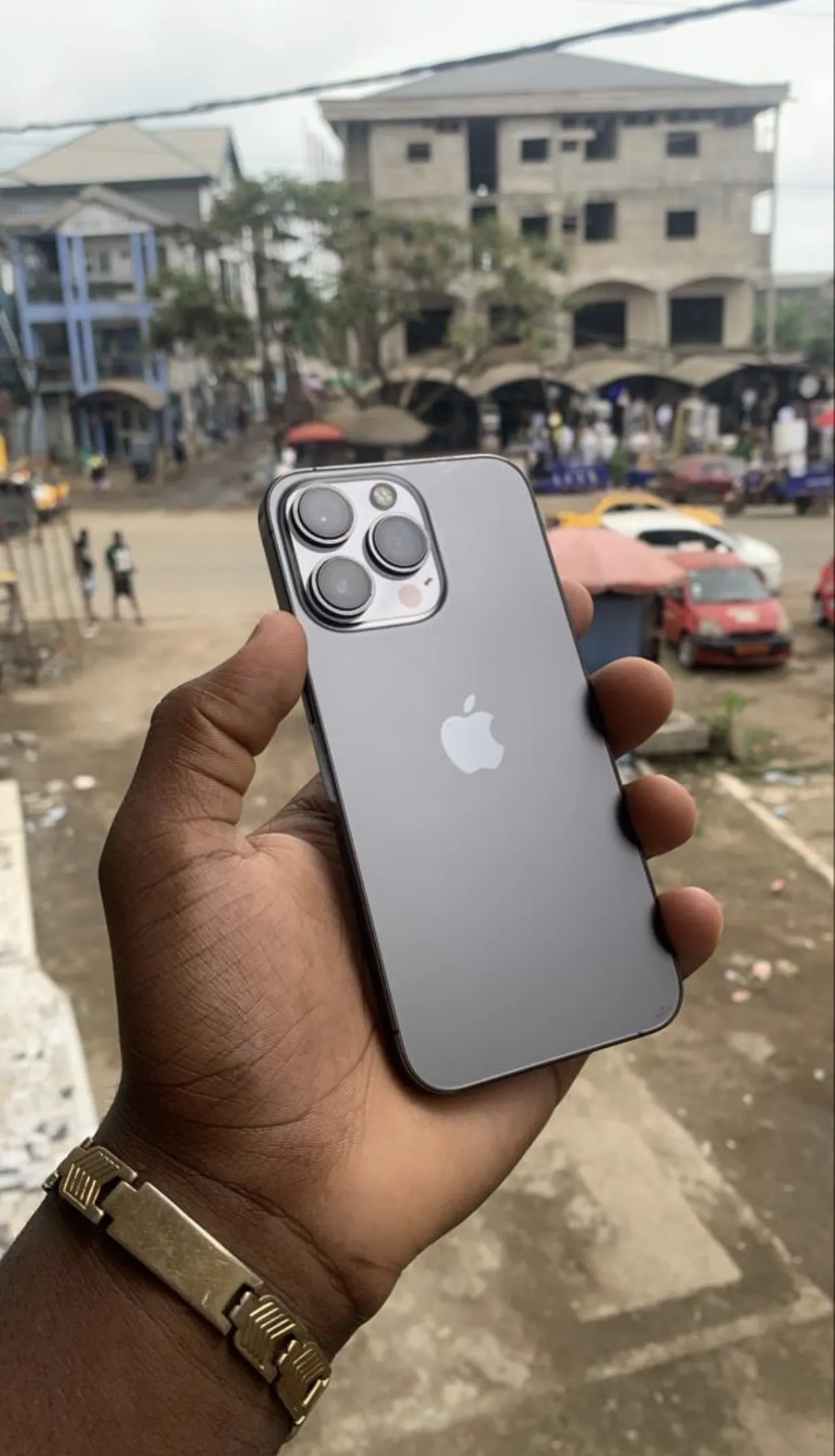 Gallery Photo 3 - Marketplace | 13 Pro Max, Simbock, Yaoundé, Cameroon | Electronics & Media  > Cell phones & Accessories