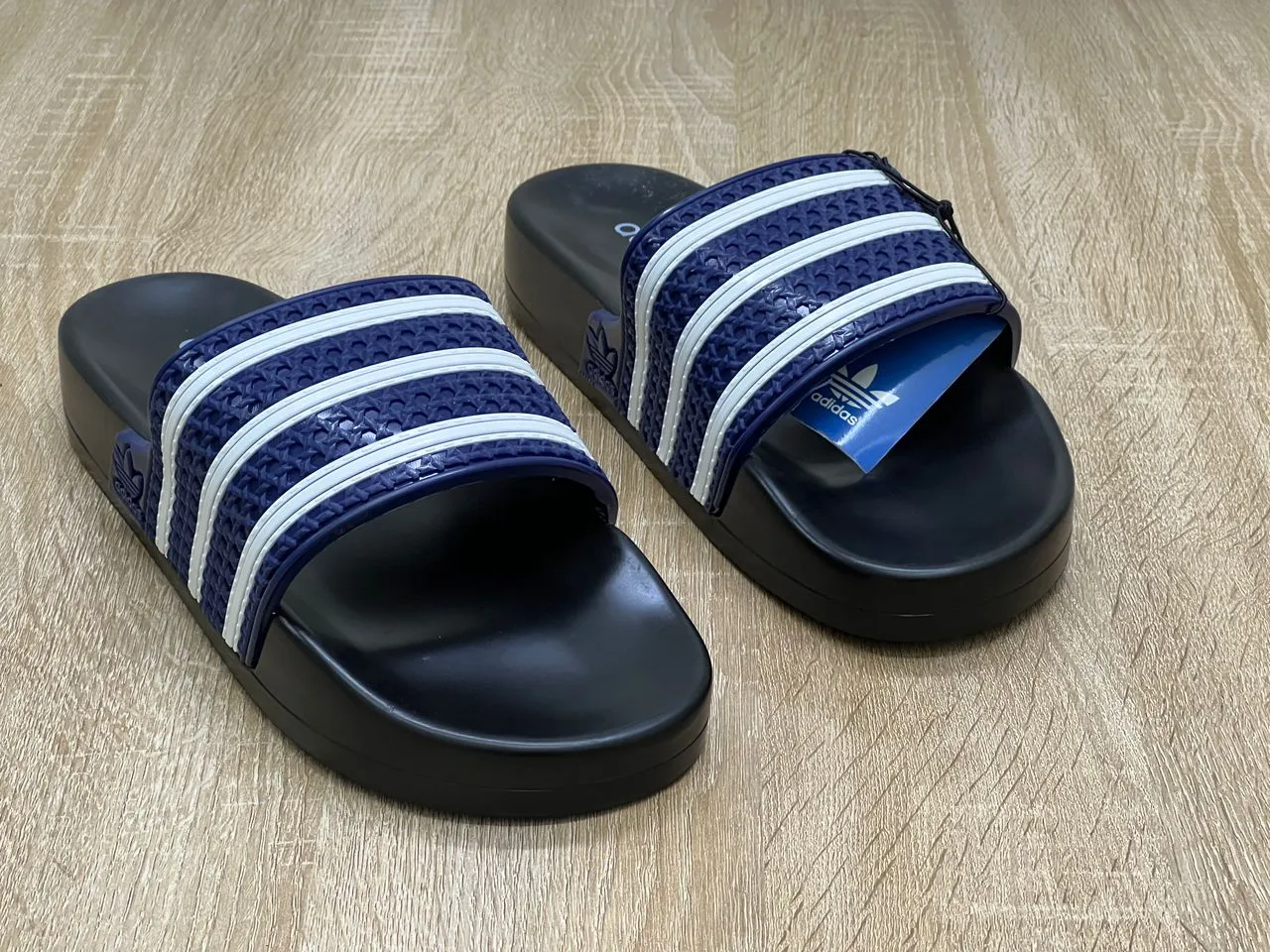Gallery Photo 2 - Marketplace | Babouche Tri-Bandes, Akwa-Douche, Douala, Cameroon | Clothing, Shoes, & Others  > Men's shoes