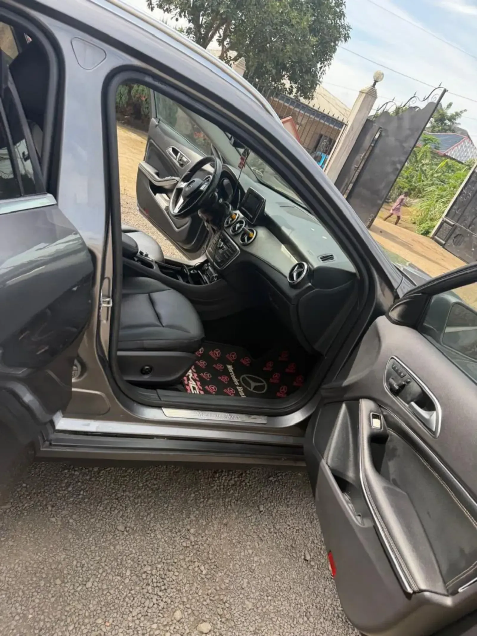 Gallery Photo 3 - Marketplace | Mercedes Benz Gla 250 2014, Molyko, Buea, Cameroon | Vehicles & motors  > Cars & Trucks