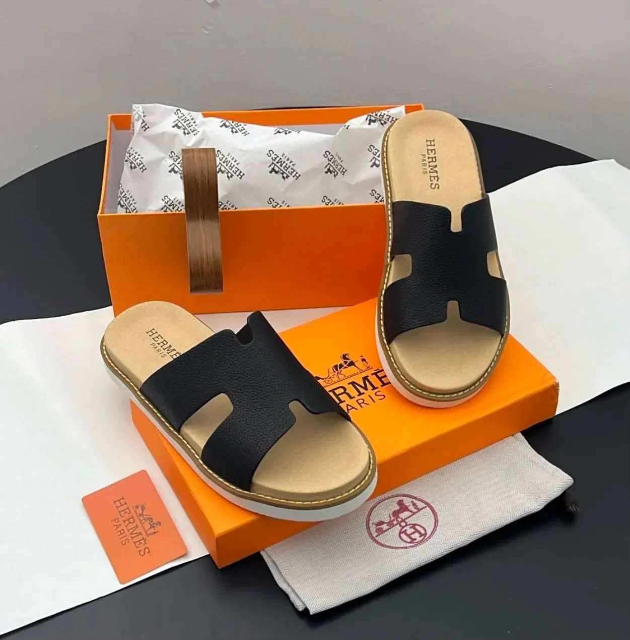 Main Photo - Marketplace | Sandales Pour Hommes, Nkololoun, Douala, Cameroon | Clothing, Shoes, & Others  > Men's shoes