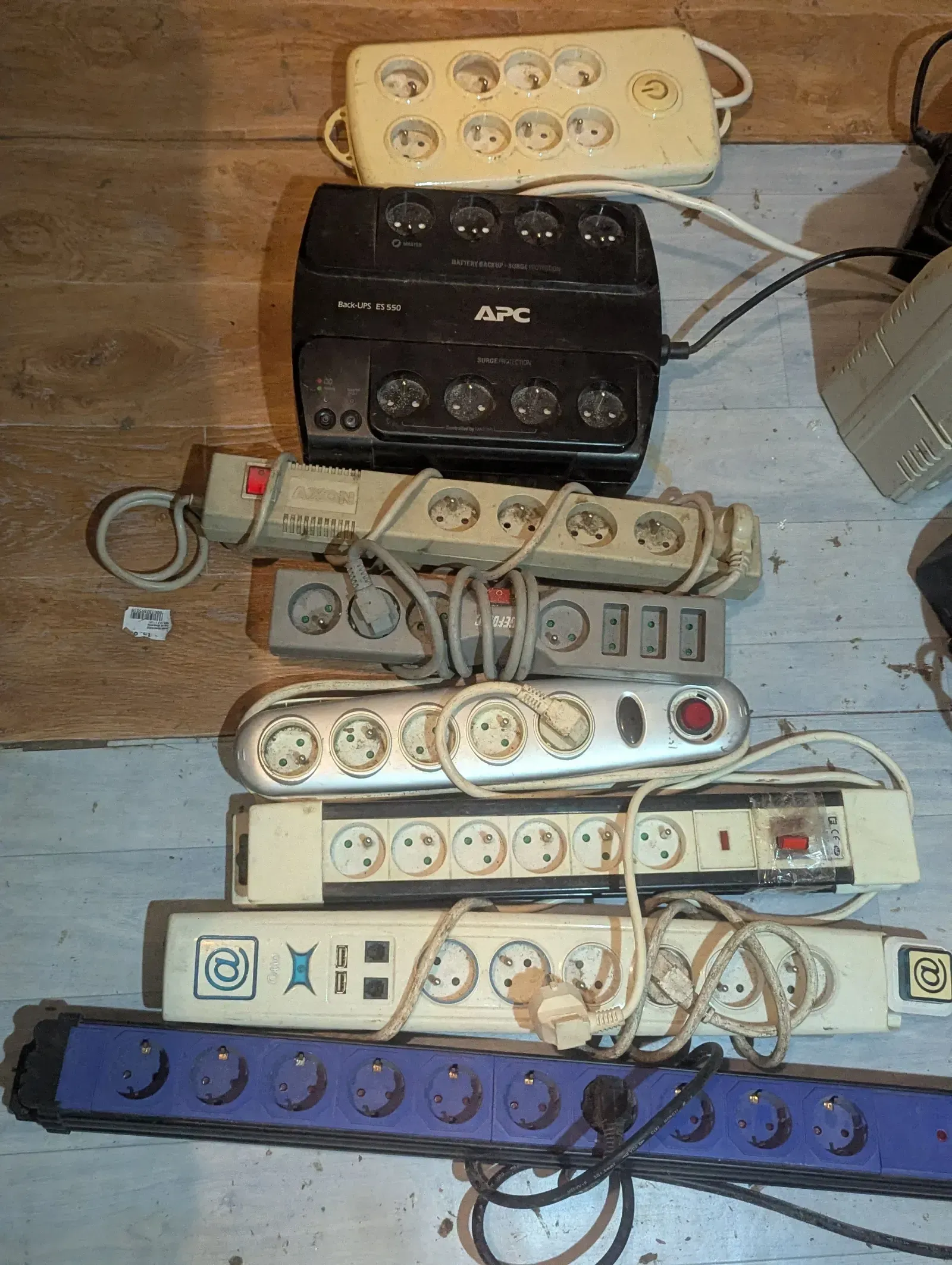 Gallery Photo 1 - Marketplace | Distributors, —, Bafoussam, Cameroon | Electronics & Media 